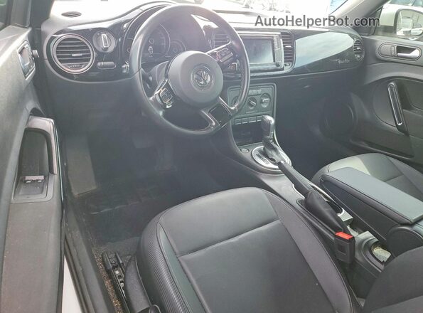3VWFD7AT4JM714189 2018 VOLKSWAGEN BEETLE Белый Вид панели приборов