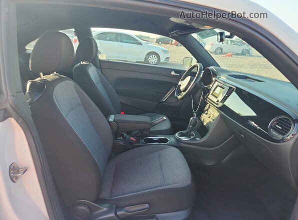 3VWFD7AT4KM708748 2019 VOLKSWAGEN BEETLE White უკანა სავარძლების ხედი