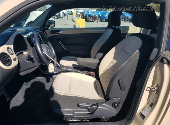 3VWFD7AT7KM703186 2019 VOLKSWAGEN BEETLE Cream Front interior view