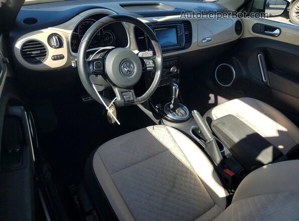 3VWFD7AT7KM703186 2019 VOLKSWAGEN BEETLE Cream Dashboard view