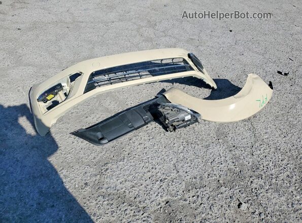 3VWFD7AT7KM703186 2019 VOLKSWAGEN BEETLE Cream Engine compartment view