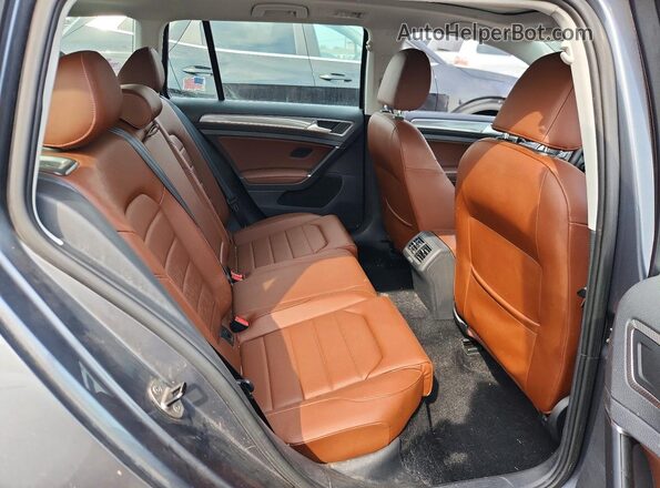 3VWH17AU0HM528136 2017 VOLKSWAGEN GOLF Gray უკანა სავარძლების ხედი