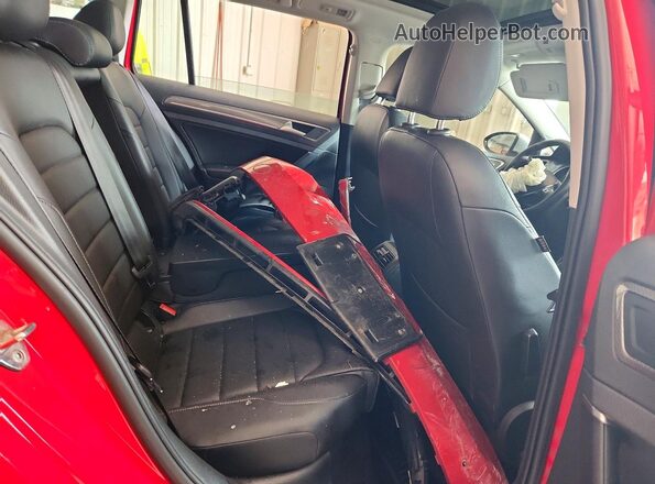 3VWH17AU6HM540923 2017 VOLKSWAGEN GOLF Red უკანა სავარძლების ხედი