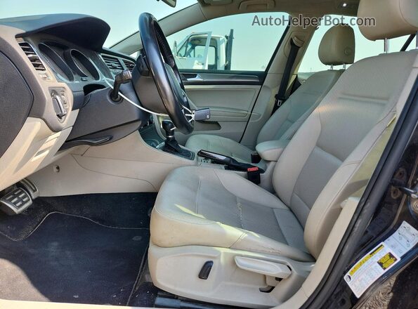 3VWH17AU7HM523368 2017 VOLKSWAGEN GOLF Black Սալոնի դիմացի տեսք