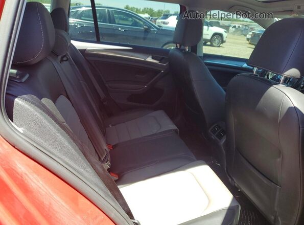 3VWH17AU8HM513870 2017 VOLKSWAGEN GOLF Красный Вид задних сидений