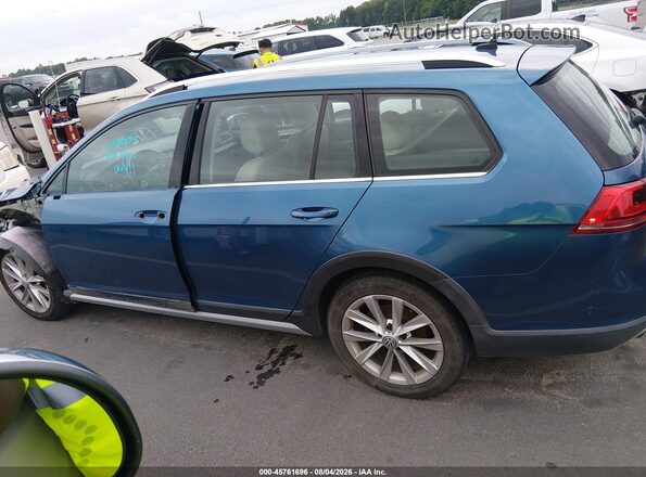 3VWH17AU8HM519653 2017 VOLKSWAGEN GOLF Blue 