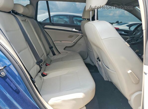 3VWH17AU9HM509472 2017 VOLKSWAGEN GOLF Blue Vista interior trasera