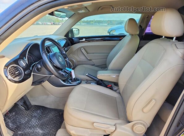 3VWJ17AT9HM618202 2017 VOLKSWAGEN BEETLE Black წინა სალონის ხედი