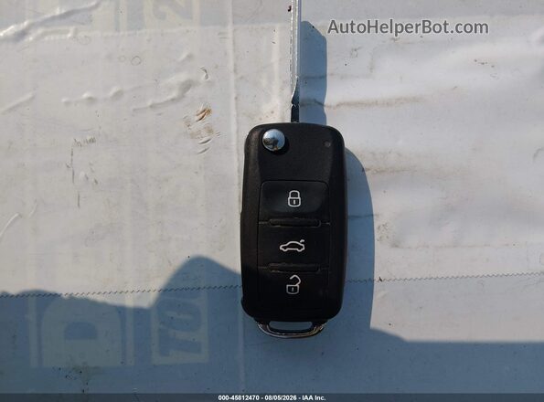 3VWL17AJ6HM222865 2017 VOLKSWAGEN JETTA Maroon Widok deski rozdzielczej