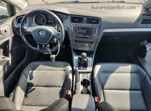 3VWM17AUXHM540857 2017 VOLKSWAGEN GOLF White Dashboard view