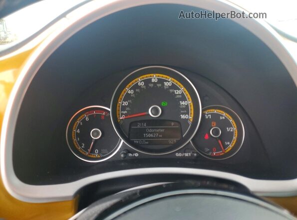 3VWS17AT1HM615816 2017 VOLKSWAGEN BEETLE Gold Vista del cuadro de instrumentos