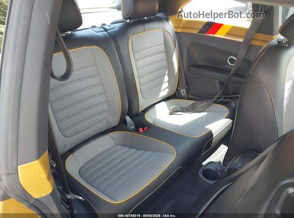 3VWS17AT3HM624632 2017 VOLKSWAGEN BEETLE Yellow Vista de la etiqueta del VIN