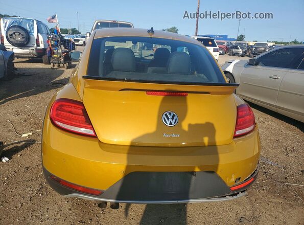 3VWS17AT4GM634276 2016 VOLKSWAGEN BEETLE Gold Vista trasera