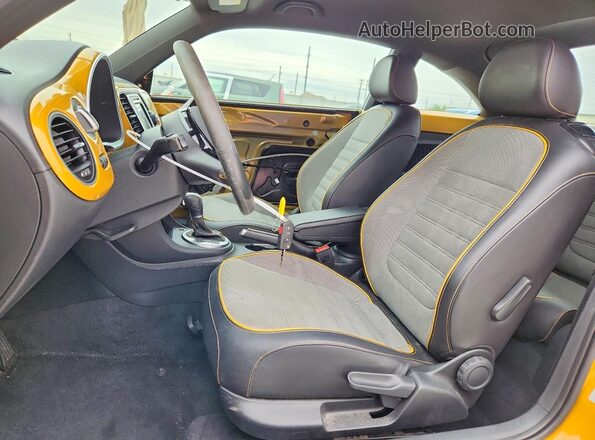 3VWS17AT8GM634295 2016 VOLKSWAGEN BEETLE Gold Vista interior delantera