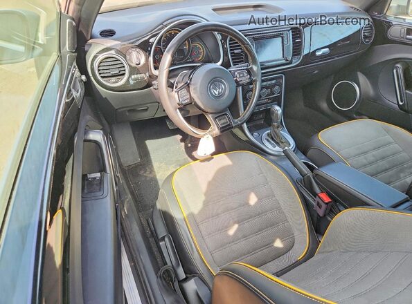 3VWSD7AT7JM706165 2018 VOLKSWAGEN BEETLE Black Вид панелі приладів