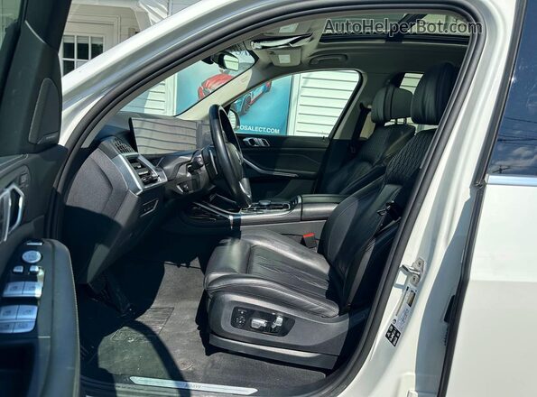 5UX23EM07S9Y27594 2025 BMW X7 White Вид панелі приладів