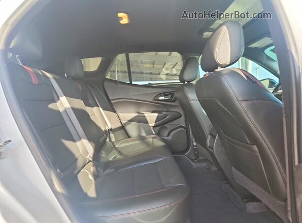 KL77LJEP2SC046493 2025 CHEVROLET TRAX Белый Вид подкапотного пространства