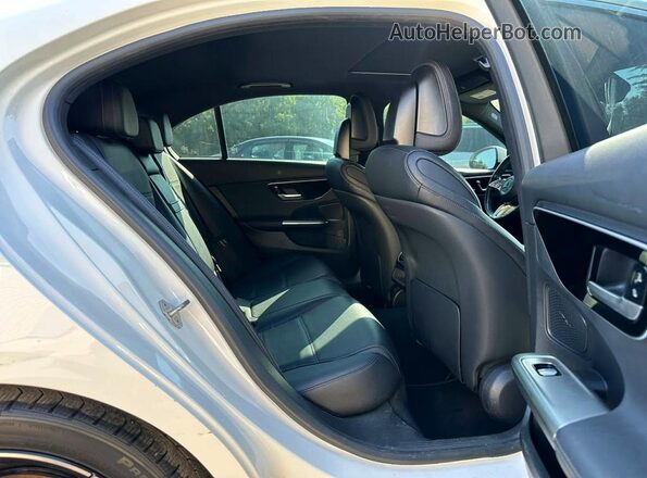W1KAF4HB0NR019110 2022 MERCEDES-BENZ C White Instrument cluster view