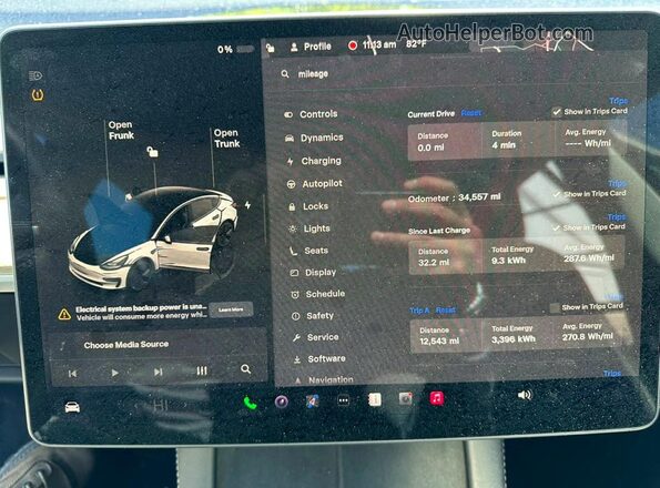 5YJ3E1EA1PF385831 2023 TESLA MODEL Синий Вид панели приборов