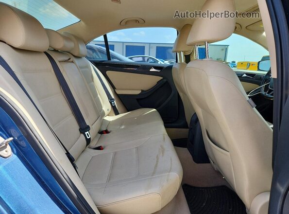 3VWL07AJ4GM393745 2016 VOLKSWAGEN JETTA Blue Вид задньої частини салону