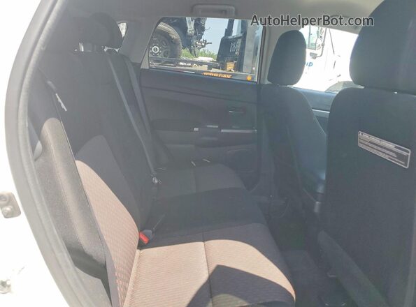 JA4AP3AU0JU017114 2018 MITSUBISHI OUTLANDER White Շարժիչի բաժամունքի տեսք