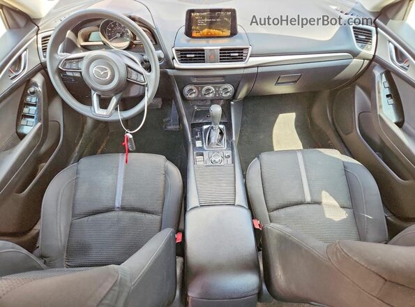 3MZBN1U76HM142270 2017 MAZDA 3 Red Vista del cuadro de instrumentos