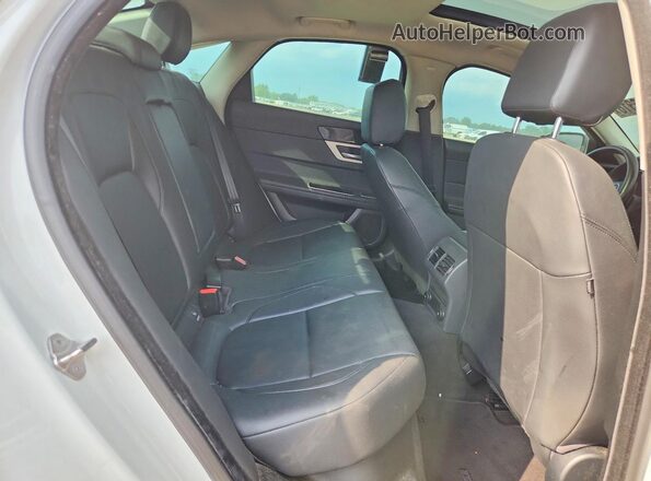 SAJBR4FX1JCY69492 2018 JAGUAR XF White Вид задньої частини салону