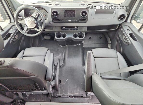 W1Z4NGHY9RT188817 2024 MERCEDES-BENZ SPRINTER Silver Widok zestawu wskaźników