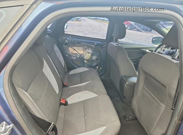 1FADP3L96JL208155 2018 FORD FOCUS Blue უკანა სალონის ხედი