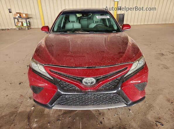 4T1BZ1HK0JU506718 2018 TOYOTA CAMRY Red Widok z tyłu