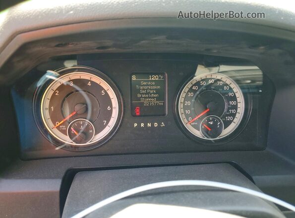1C6RR7GG4HS792301 2017 RAM 1500 Green Widok tylnych siedzeń