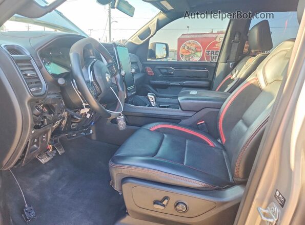 1C6SRFU92NN335174 2022 RAM 1500 Серебряный Вид панели приборов
