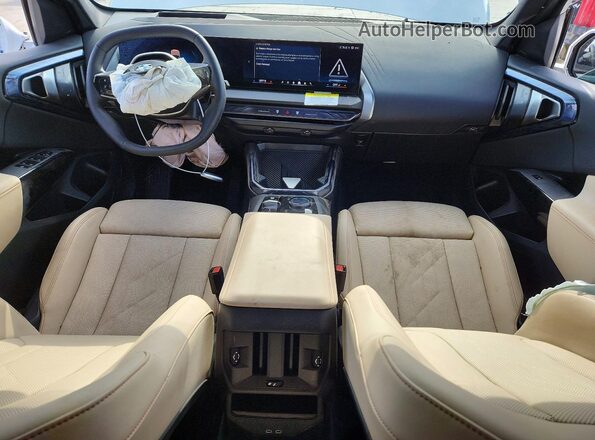 5UX53GP04T9241490 2026 BMW X3 White ხელსაწყოთა პანელის ხედი