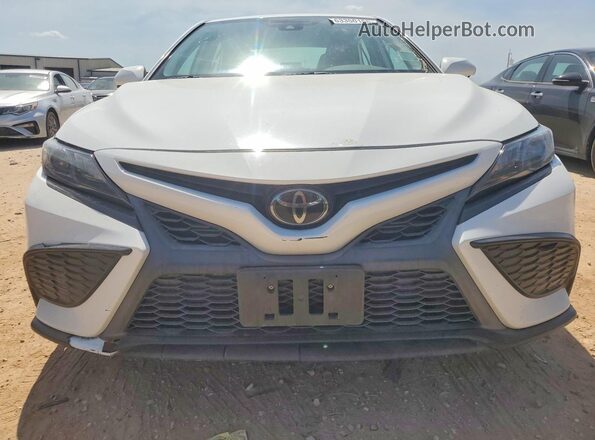 4T1G11AK1MU579205 2021 TOYOTA CAMRY Белый Вид сзади