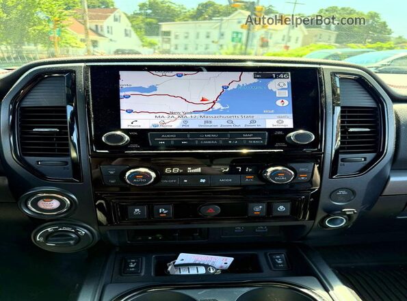 1N6AA1ED3PN104690 2023 NISSAN TITAN Черный Вид салона спереди