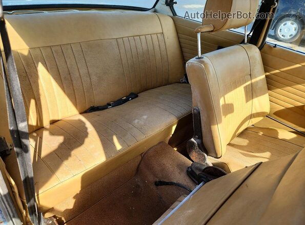 4228796 1974 BMW 2000 Blue Вид задніх сидінь