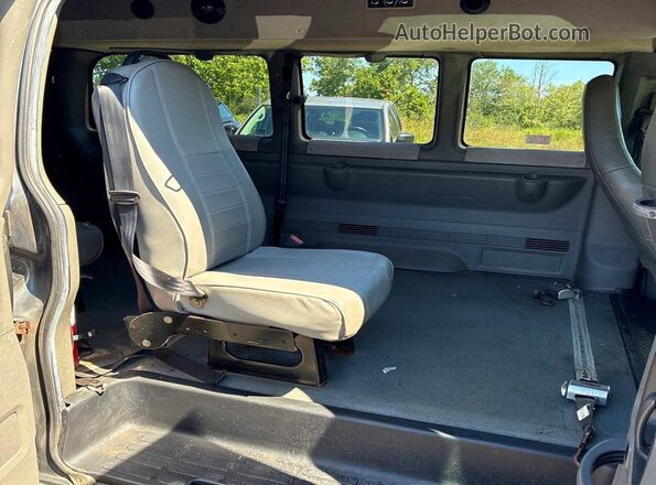 1GAWGEFF0H1252716 2017 CHEVROLET EXPRESS Gray Вид задньої частини салону