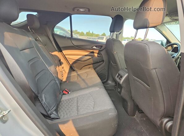 2GNAXJEV2J6314159 2018 CHEVROLET EQUINOX Silver Widok komory silnika