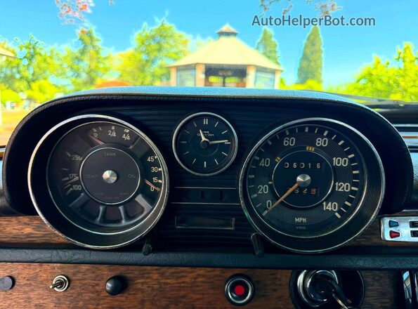 10801612012182 1968 MERCEDES-BENZ 280S Синий Вид щитка приборов
