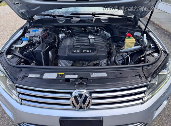 WVGGF7BP8HD001557 2017 VOLKSWAGEN TOUAREG Silver Widok deski rozdzielczej