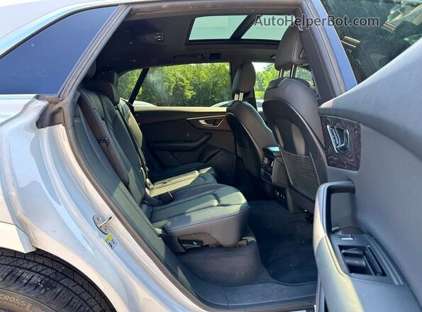 WA1AVAF14KD019524 2019 AUDI Q8 Белый Вид панели приборов