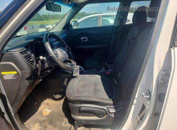 KNDJP3A59J7524137 2018 KIA SOUL Белый Вид панели приборов