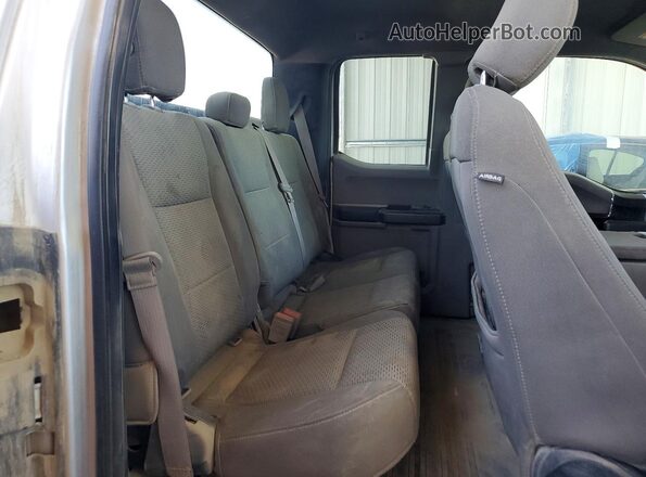 1FTFX1E58JKC65688 2018 FORD F150 Silver Vista interior trasera