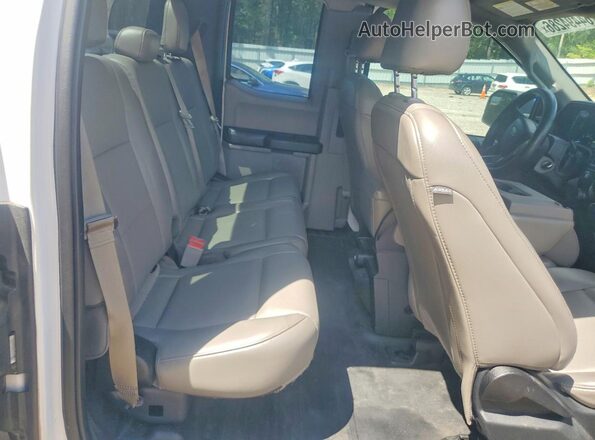 1FTEX1E58JKG09077 2018 FORD F150 White Widok wnętrza z tyłu