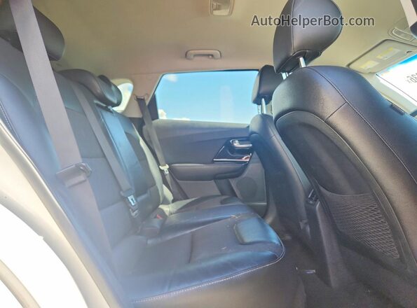 KNDCC3LC8H5065513 2017 KIA NIRO White Вид задньої частини салону