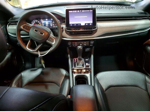 3C4NJDBNXRT133139 2024 JEEP COMPASS Серебряный Вид щитка приборов