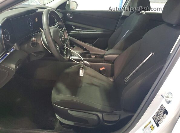 KMHLS4DG3SU911677 2025 HYUNDAI ELANTRA Белый Вид панели приборов