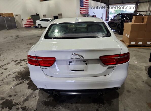 SAJAJ4BV4HCP10659 2017 JAGUAR XF Белый Вид салона спереди