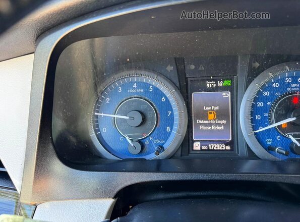 5TDYZ3DC4JS950391 2018 TOYOTA SIENNA Blue Widok komory silnika