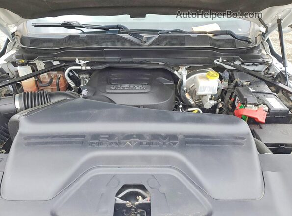 3C6UR5CJ0KG707890 2019 RAM 2500 White Vista del compartimento del motor